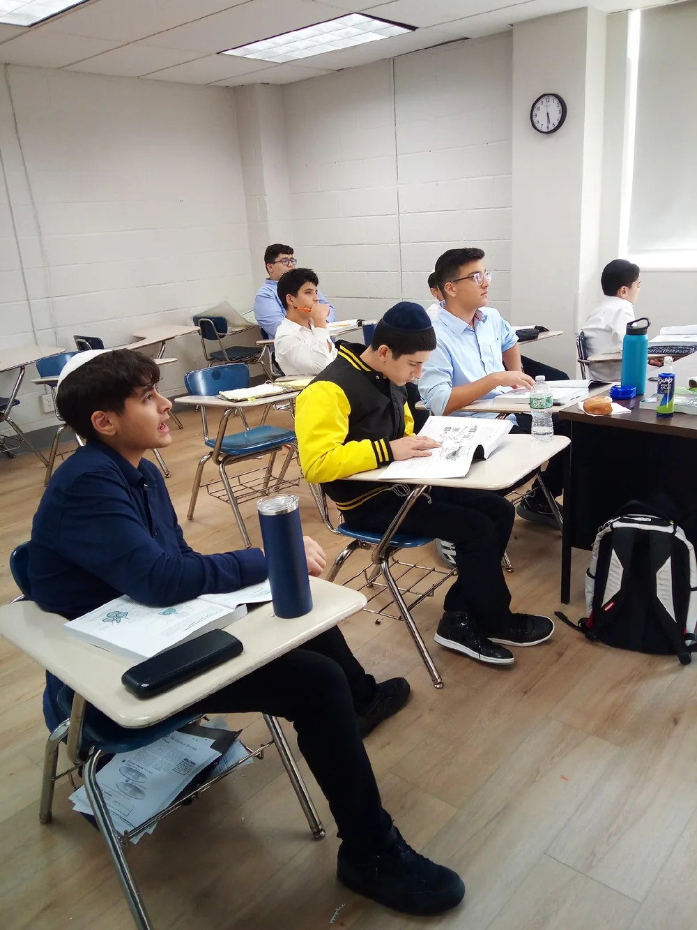 Talmidim learning together in a Metivta of Queens classroom